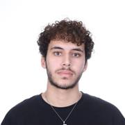 Étudiant en première année d'école d'ingénieur qui donne des cours en ligne de maths pour les collégiens.